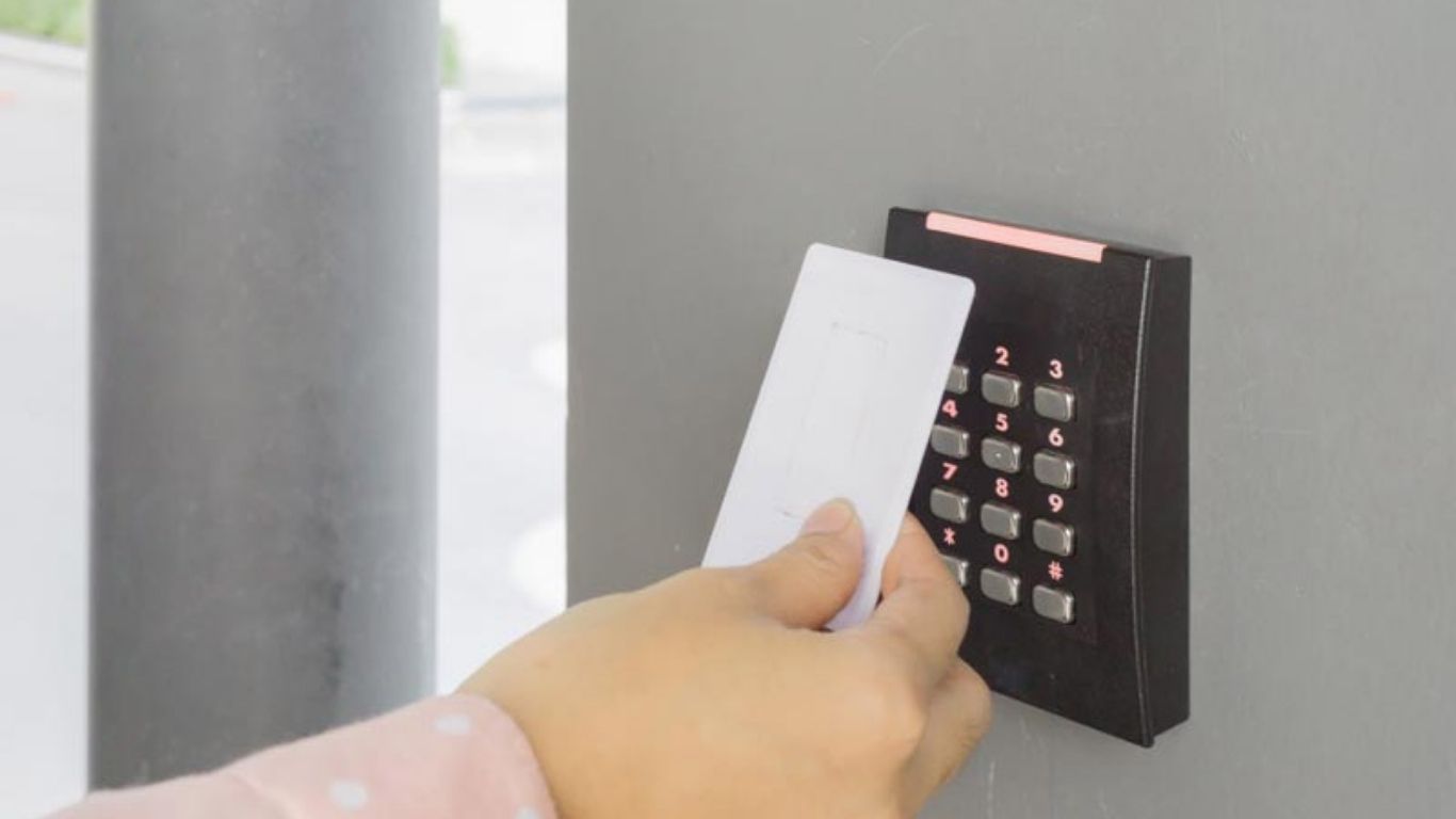 giảm gian lận giờ làm nhân viên