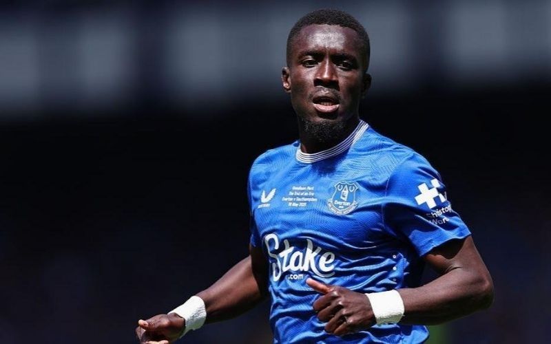Khả năng càn quét tuyến giữa và đánh chặn từ xa của Idrissa Gueye