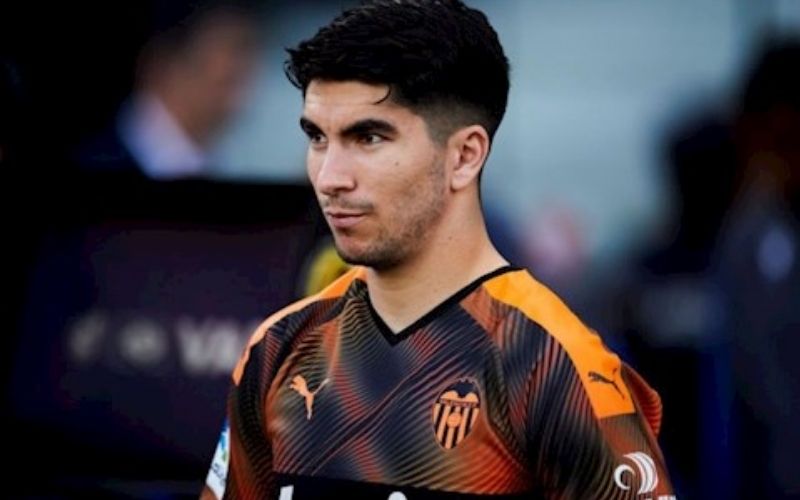 Khám phá khả năng cầm nhịp trận đấu và thoát pressing mượt mà của Carlos Soler
