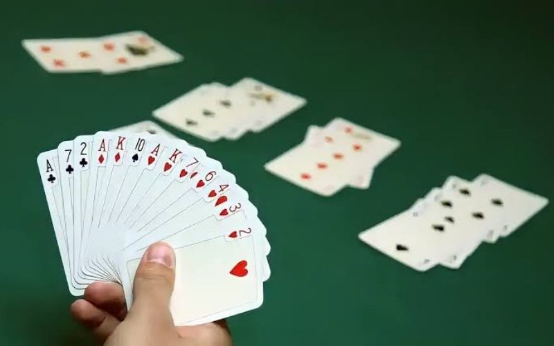 Nét Đẹp Đời Thường Trong Những Ván Bài Giải Trí Bên Ly Cà Phê Sáng