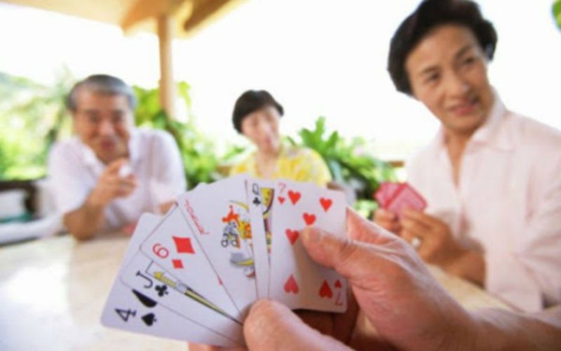 Sự Khác Biệt Tinh Tế Giữa Văn Hóa Chơi Bài Miền Bắc Và Miền Nam