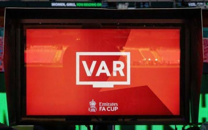 Tranh cãi VAR tại Premier League Khi công nghệ không thể dập tắt sự phẫn nộ
